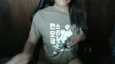 Snapshot of queenkrissha chatting on 12.16.25 queenkrissha online show from 12.16.25