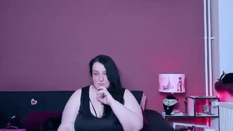 Snapshot of queenofhaze chatting on 11.01.25 you may simply address Me with Your Grace online show from 11.01.25