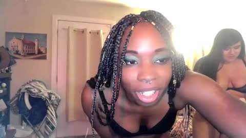 QueenOfHearts online show from 01.28.25