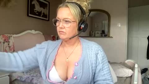 Snapshot of queenp333 chatting on 05.11.26 PrincessP333 online show from 05.11.26
