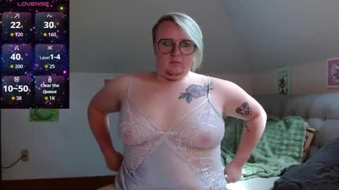 Snapshot of queerlyjaz chatting on 05.30.26 queerlyjaz online show from 05.30.26