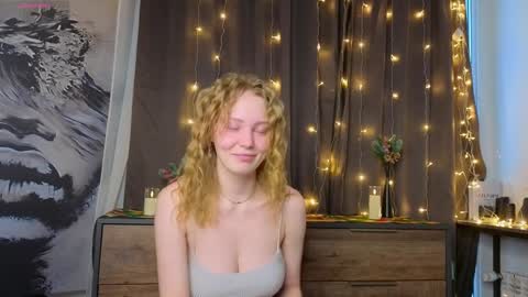 Snapshot of quennacindy chatting on 12.23.25 Teri My favorite vibes 77 101 222 666 online show from 12.23.25