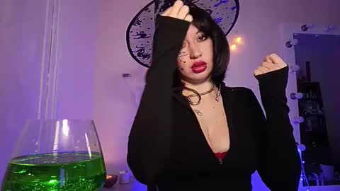 Snapshot of quiet_smile chatting on 10.26.25 quiet_smile online show from 10.26.25