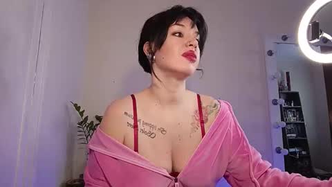 Snapshot of quiet_smile chatting on 11.23.25 quiet_smile online show from 11.23.25