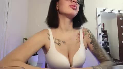 Snapshot of quiet_smile chatting on 12.15.25 quiet_smile online show from 12.15.25