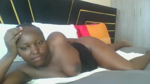 Snapshot of quinn_ce_ chatting on 11.15.25 quinn_ce_ online show from 11.15.25