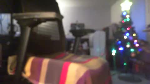 Snapshot of qwerty__pop chatting on 12.01.25 qwerty__pop online show from 12.01.25