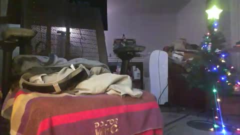 Snapshot of qwerty__pop chatting on 12.15.25 qwerty__pop online show from 12.15.25