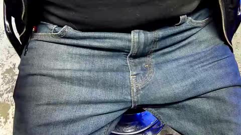 Snapshot of r27822204 chatting on 09.30.25 r2424 online show from 09.30.25