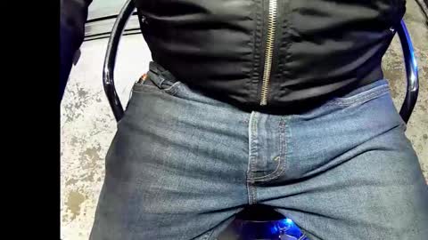 Snapshot of r27822204 chatting on 11.13.25 r2424 online show from 11.13.25