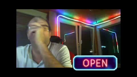 Snapshot of r_2d2_ chatting on 12.13.24 dj mike online show from 12.13.24