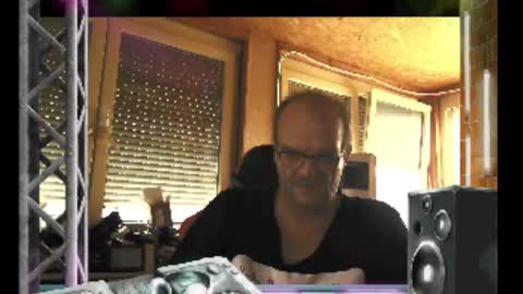 Snapshot of r_2d2_ chatting on 11.14.25 dj mike online show from 11.14.25