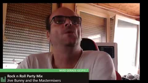 Snapshot of r_2d2_ chatting on 11.21.25 dj mike online show from 11.21.25