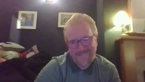 Snapshot of r_o_h_a_n chatting on 10.05.25 r_o_h_a_n online show from 10.05.25