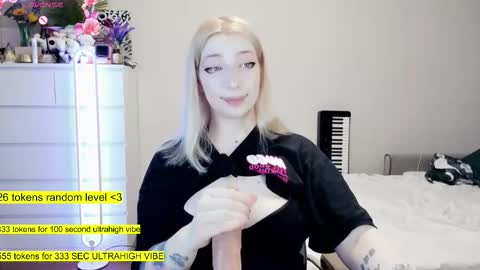 Snapshot of raaaaaaawr chatting on 03.18.26 - online show from 03.18.26