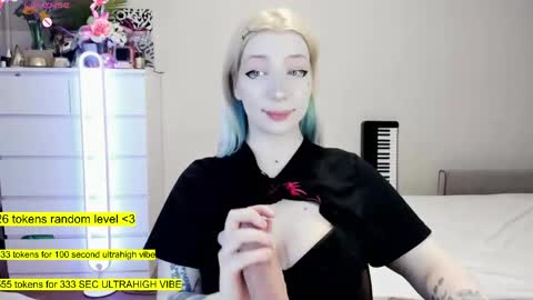 Snapshot of raaaaaaawr chatting on 04.04.26 - online show from 04.04.26