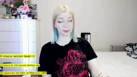 Snapshot of raaaaaaawr chatting on 04.13.26 - online show from 04.13.26