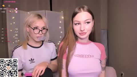 Snapshot of rachel___mur chatting on 11.25.25 rachel___mur online show from 11.25.25