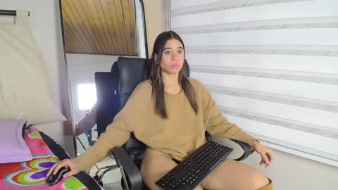 Snapshot of rachell_criss chatting on 02.05.25 Rachell online show from 02.05.25