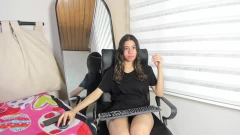 Snapshot of rachell_criss chatting on 02.09.25 Rachell online show from 02.09.25