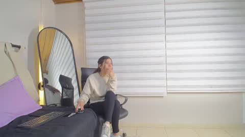 Snapshot of rachell_criss chatting on 02.11.25 Rachell online show from 02.11.25