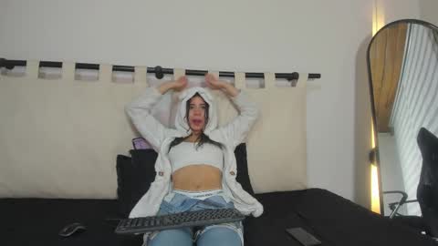 Snapshot of rachell_criss chatting on 02.12.25 Rachell online show from 02.12.25