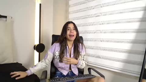 Snapshot of rachell_criss chatting on 02.16.25 Rachell online show from 02.16.25