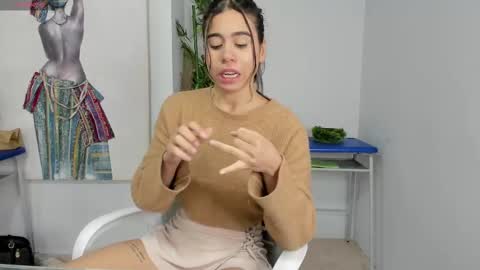 Snapshot of rachell_criss chatting on 02.18.25 Rachell online show from 02.18.25