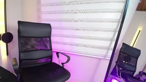 Snapshot of rachell_criss chatting on 02.19.25 Rachell online show from 02.19.25