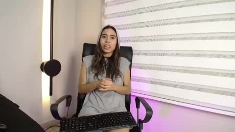 Snapshot of rachell_criss chatting on 02.21.25 Rachell online show from 02.21.25