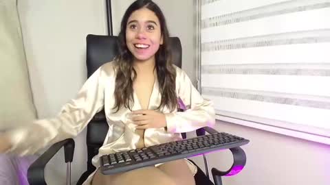 Snapshot of rachell_criss chatting on 02.26.25 Rachell online show from 02.26.25