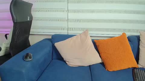 Snapshot of rachell_criss chatting on 03.04.25 Rachell online show from 03.04.25