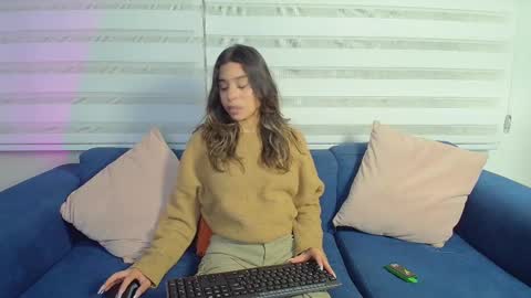 Snapshot of rachell_criss chatting on 03.06.25 Rachell online show from 03.06.25