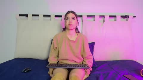 Snapshot of rachell_criss chatting on 03.06.25 Rachell online show from 03.06.25