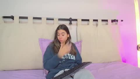 Snapshot of rachell_criss chatting on 03.08.25 Rachell online show from 03.08.25