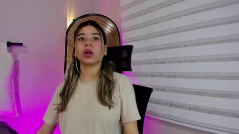 Snapshot of rachell_criss chatting on 09.11.25 Rachell online show from 09.11.25