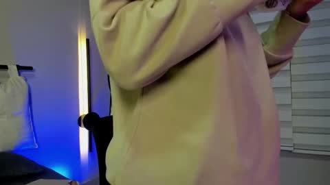 Snapshot of rachell_criss chatting on 09.17.25 Rachell online show from 09.17.25