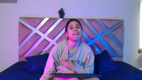 Snapshot of rachell_criss chatting on 09.26.25 Rachell online show from 09.26.25