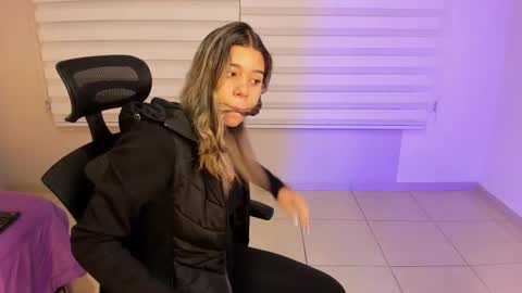 Snapshot of rachell_criss chatting on 10.02.25 Rachell online show from 10.02.25