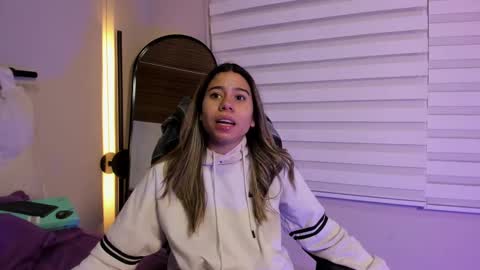 Snapshot of rachell_criss chatting on 10.03.25 Rachell online show from 10.03.25