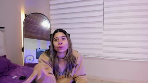 Snapshot of rachell_criss chatting on 10.04.25 Rachell online show from 10.04.25