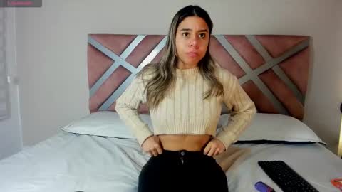 Snapshot of rachell_criss chatting on 10.18.25 Rachell online show from 10.18.25