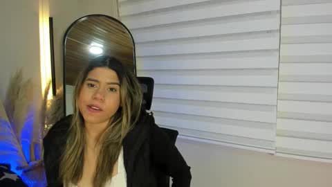 Snapshot of rachell_criss chatting on 10.25.25 Rachell online show from 10.25.25