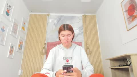 Snapshot of rachellesc chatting on 06.04.26 rachellesc online show from 06.04.26