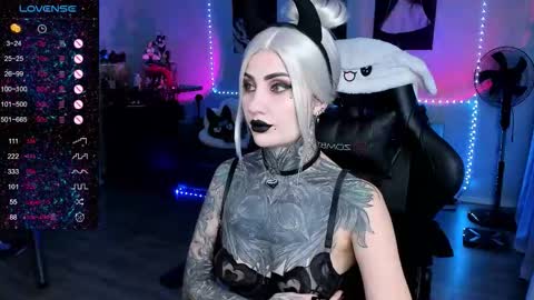 Snapshot of rachelqueen_ chatting on 11.02.25 Miko Pleasee help me get 100 likes online show from 11.02.25