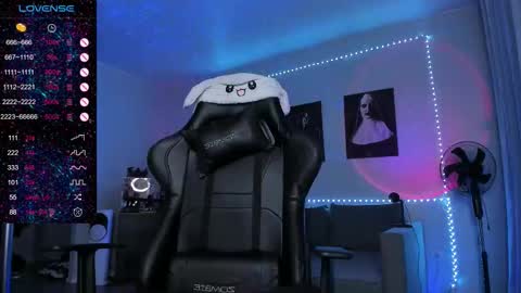 Snapshot of rachelqueen_ chatting on 11.13.25 Miko Pleasee help me get 100 likes online show from 11.13.25