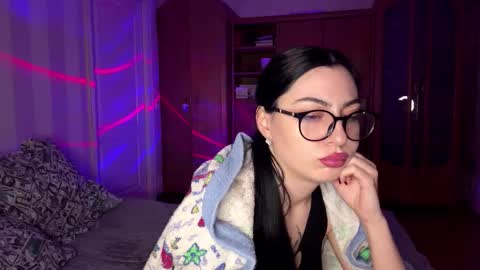 Snapshot of radiant_luna chatting on 12.15.25 Luna online show from 12.15.25