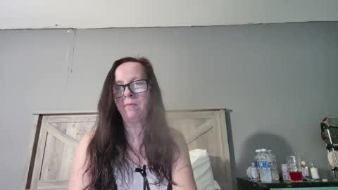 Radiant Peach Goddess online show from 02.15.25