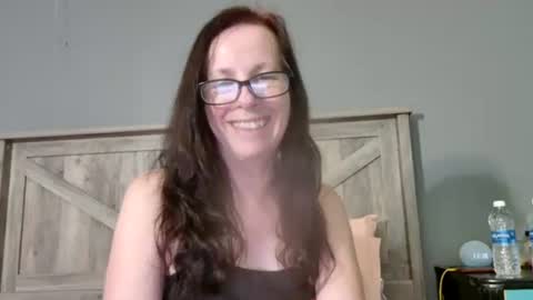 Radiant Peach Goddess online show from 02.28.25