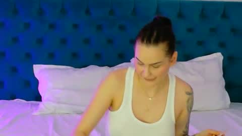 sweet peach online show from 04.10.26